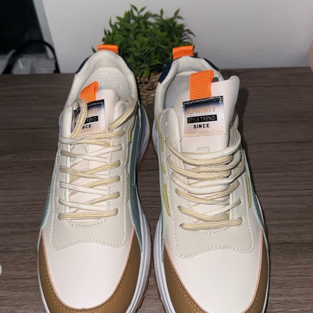 SHEIN Cream, Brown, and Blue Men's Sneakers - Picture 3 of 6
